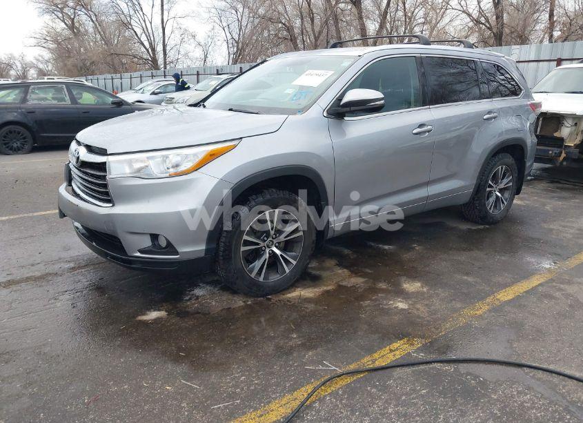 Photo 2 of 2016 Toyota Highlander XLE V6 (VIN 5TDJKRFH5GS341563)