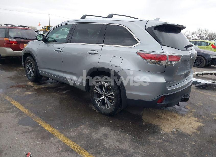Photo 3 of 2016 Toyota Highlander XLE V6 (VIN 5TDJKRFH5GS341563)