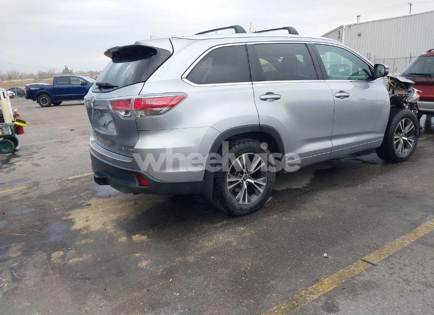 Photo 4 of 2016 Toyota Highlander XLE V6 (VIN 5TDJKRFH5GS341563)
