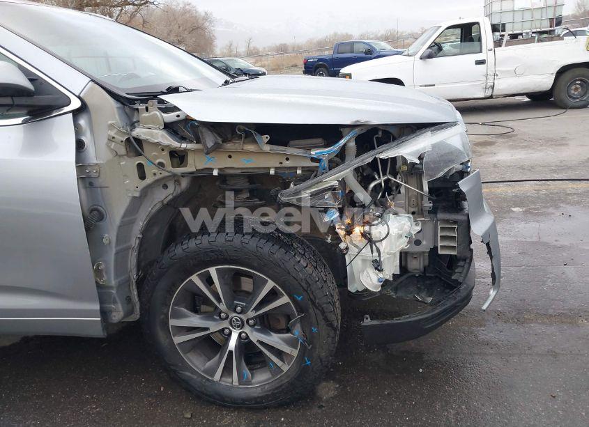 Photo 6 of 2016 Toyota Highlander XLE V6 (VIN 5TDJKRFH5GS341563)