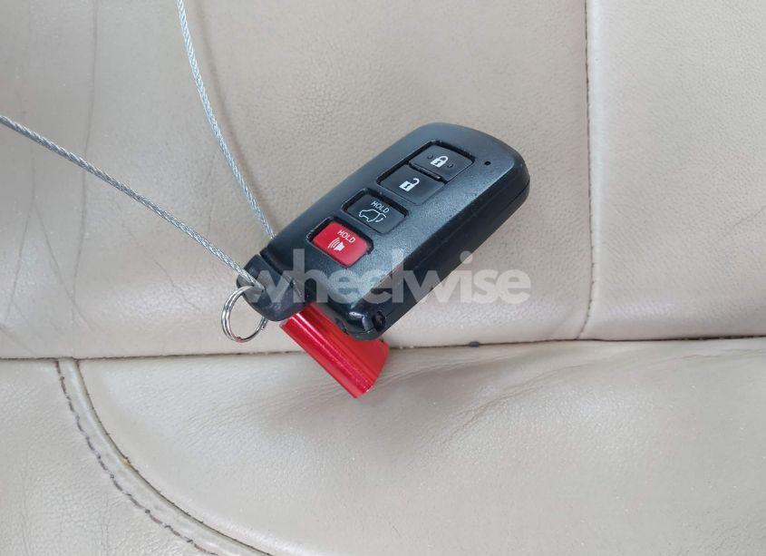 Photo 11 of 2016 Toyota Highlander XLE V6 (VIN 5TDJKRFH5GS345385)