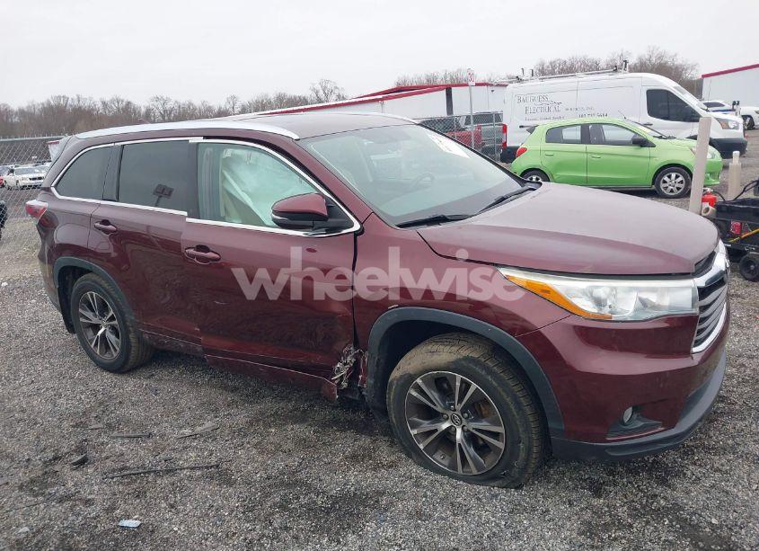 Photo 13 of 2016 Toyota Highlander XLE V6 (VIN 5TDJKRFH5GS345385)