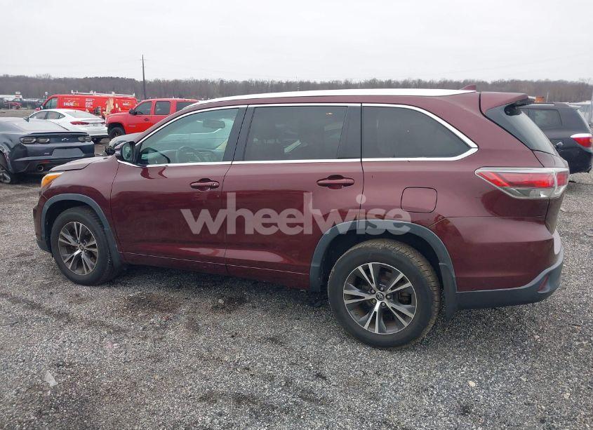 Photo 14 of 2016 Toyota Highlander XLE V6 (VIN 5TDJKRFH5GS345385)