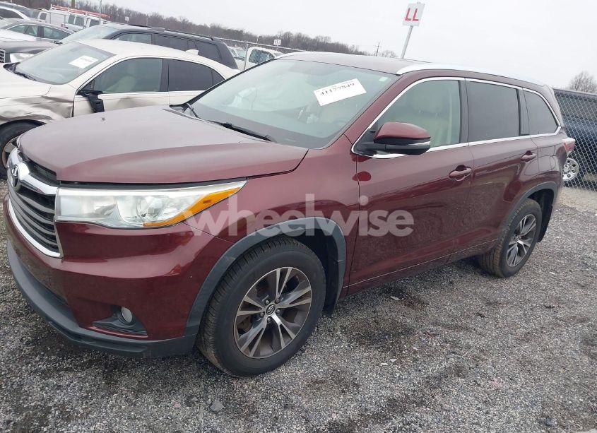 Photo 2 of 2016 Toyota Highlander XLE V6 (VIN 5TDJKRFH5GS345385)