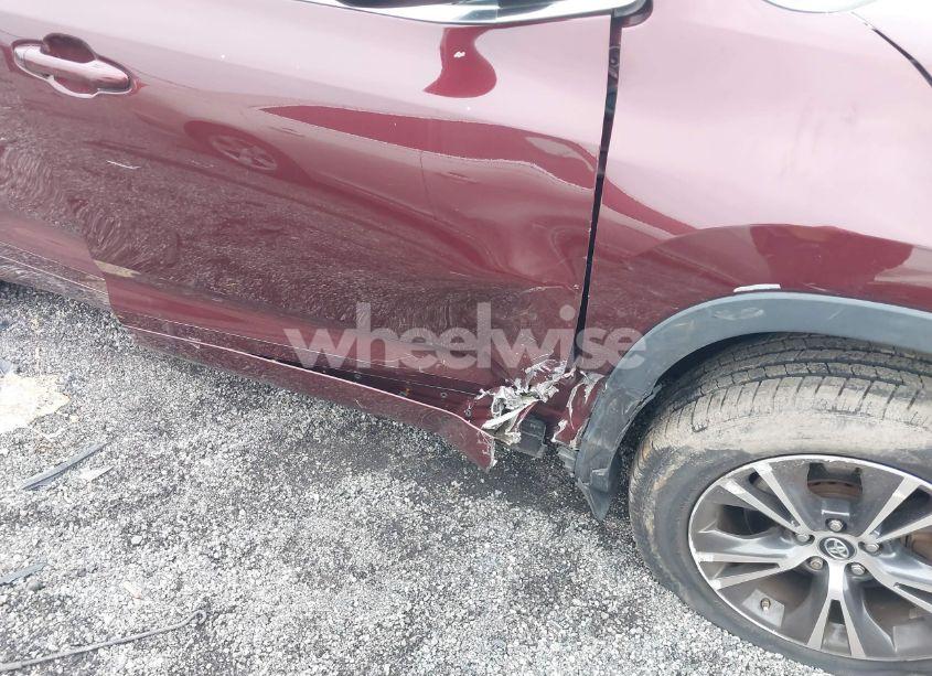 Photo 6 of 2016 Toyota Highlander XLE V6 (VIN 5TDJKRFH5GS345385)