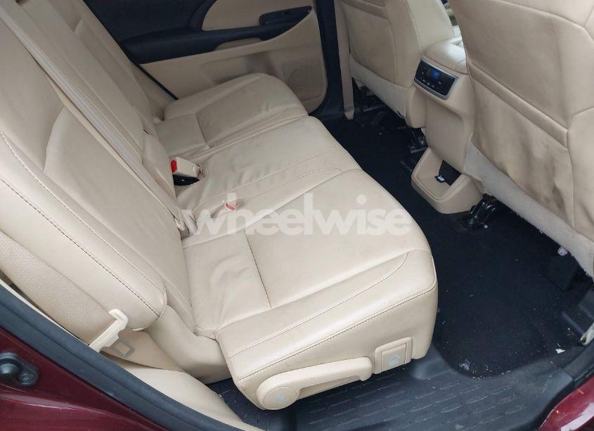 Photo 8 of 2016 Toyota Highlander XLE V6 (VIN 5TDJKRFH5GS345385)