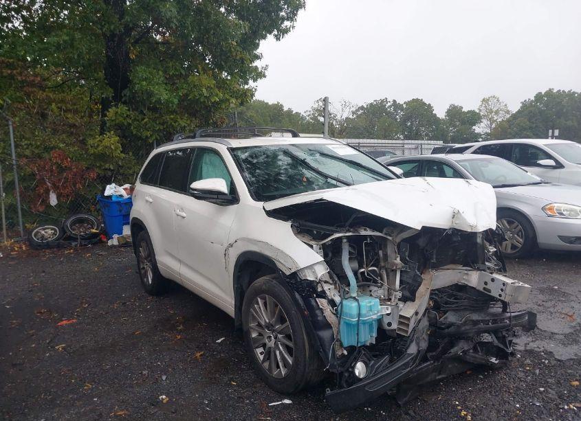 2016 Toyota Highlander XLE (VIN 5TDJKRFH5GS347864) main photo