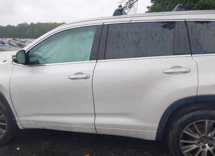 Photo 14 of 2016 Toyota Highlander XLE (VIN 5TDJKRFH5GS347864)