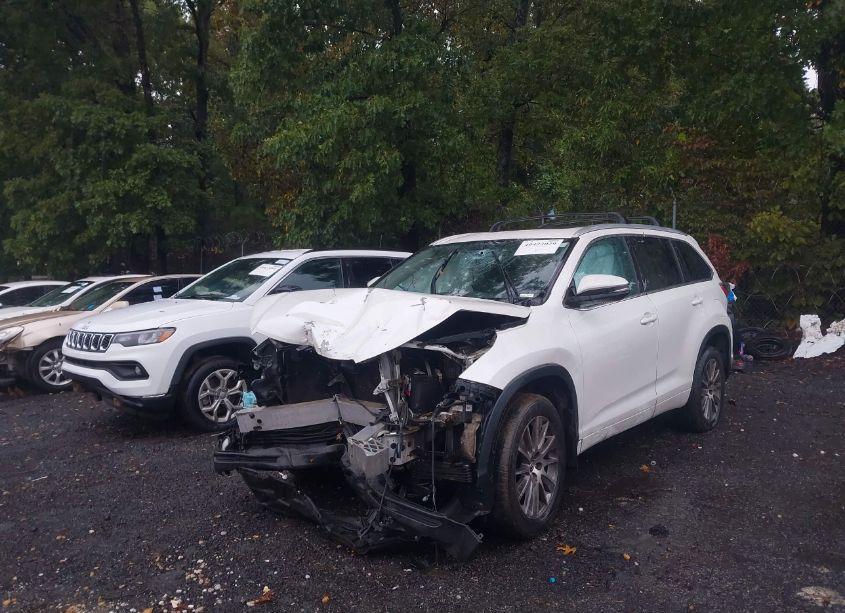 Photo 2 of 2016 Toyota Highlander XLE (VIN 5TDJKRFH5GS347864)