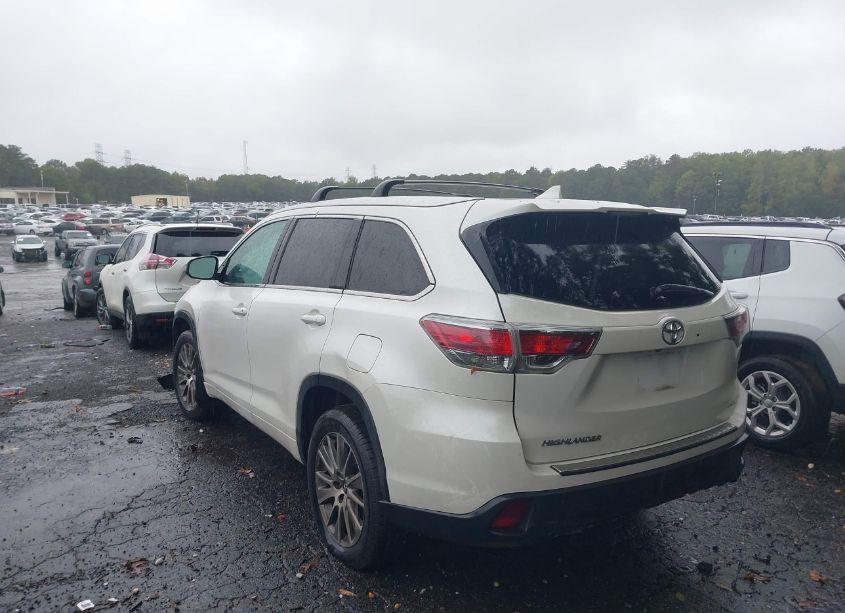 Photo 3 of 2016 Toyota Highlander XLE (VIN 5TDJKRFH5GS347864)