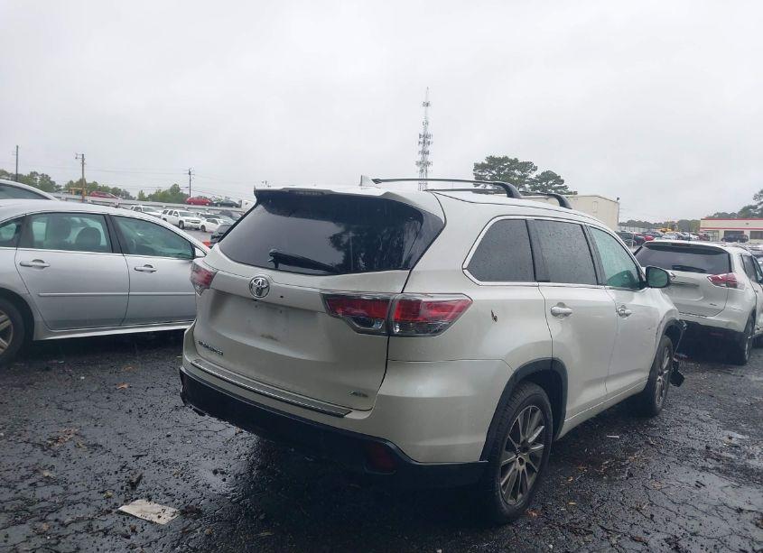 Photo 4 of 2016 Toyota Highlander XLE (VIN 5TDJKRFH5GS347864)
