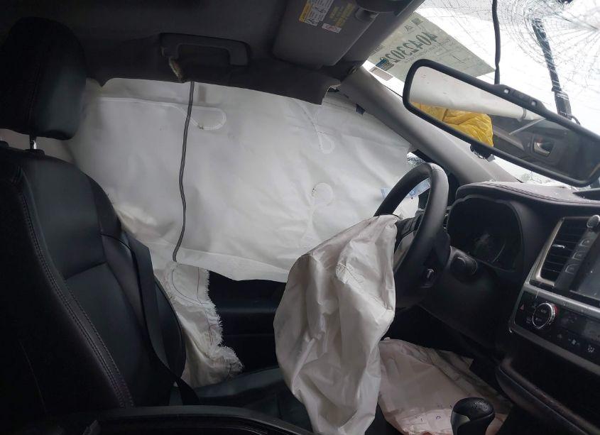 Photo 5 of 2016 Toyota Highlander XLE (VIN 5TDJKRFH5GS347864)