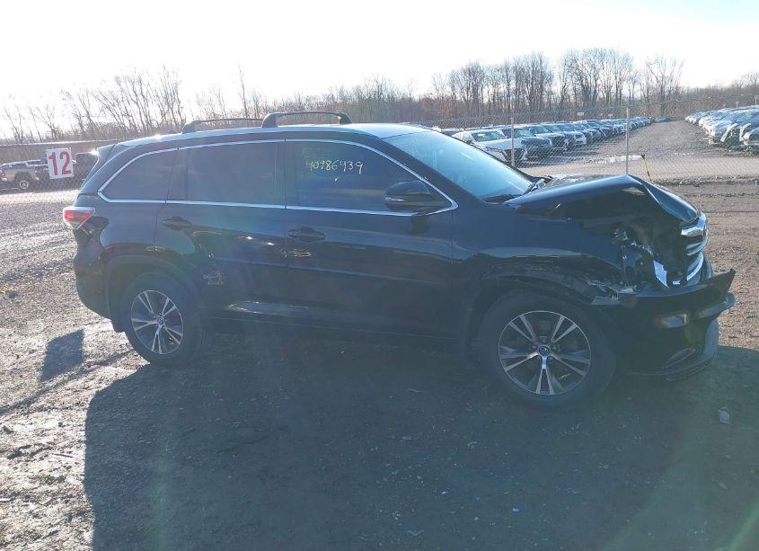Photo 13 of 2016 Toyota Highlander XLE V6 (VIN 5TDJKRFH5GS351364)