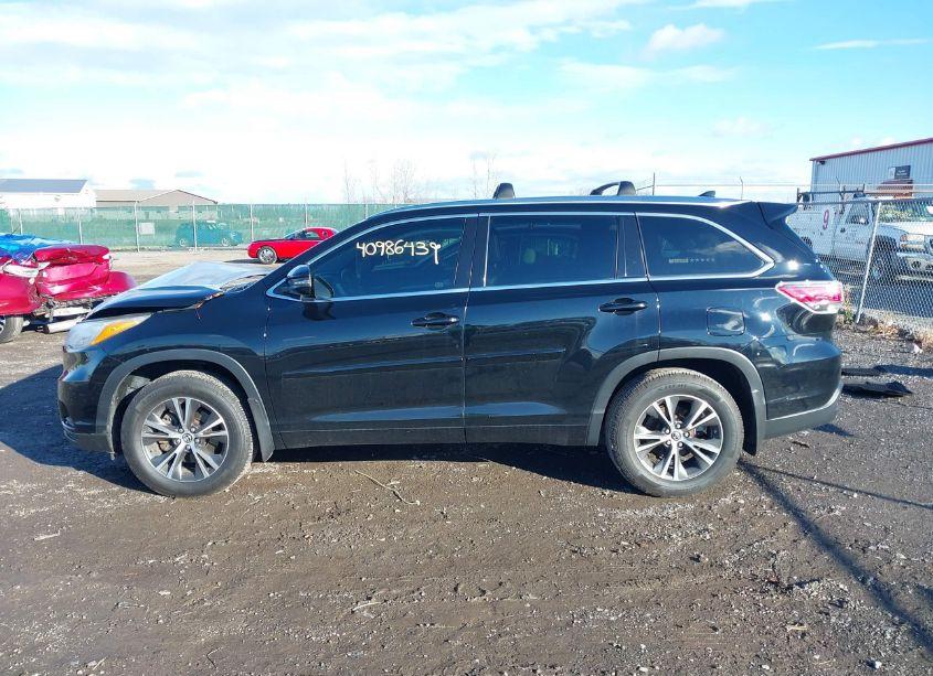 Photo 14 of 2016 Toyota Highlander XLE V6 (VIN 5TDJKRFH5GS351364)