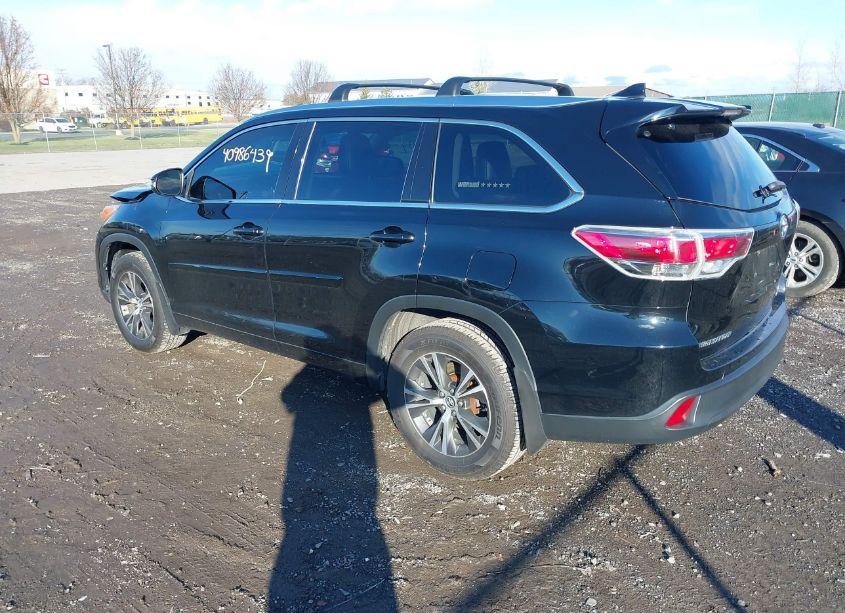 Photo 3 of 2016 Toyota Highlander XLE V6 (VIN 5TDJKRFH5GS351364)