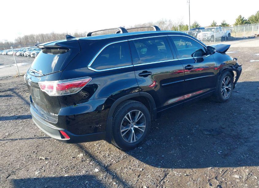 Photo 4 of 2016 Toyota Highlander XLE V6 (VIN 5TDJKRFH5GS351364)