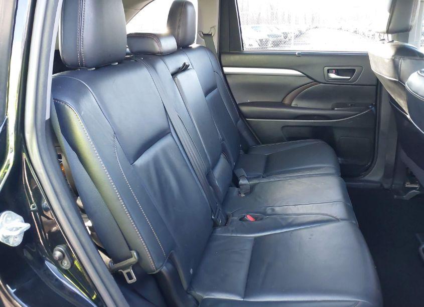 Photo 8 of 2016 Toyota Highlander XLE V6 (VIN 5TDJKRFH5GS351364)