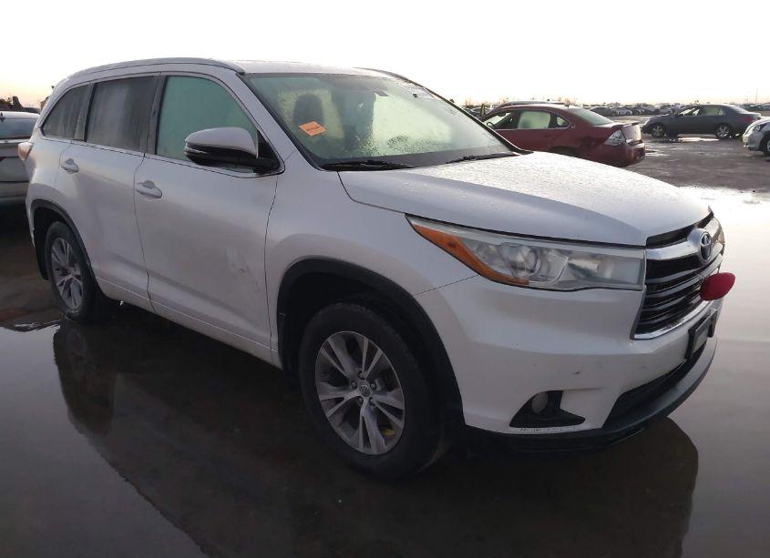 2015 Toyota Highlander XLE V6 (VIN 5TDJKRFH6FS101453) main photo
