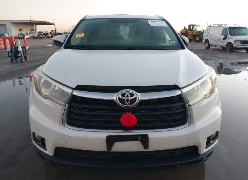Photo 6 of 2015 Toyota Highlander XLE V6 (VIN 5TDJKRFH6FS101453)