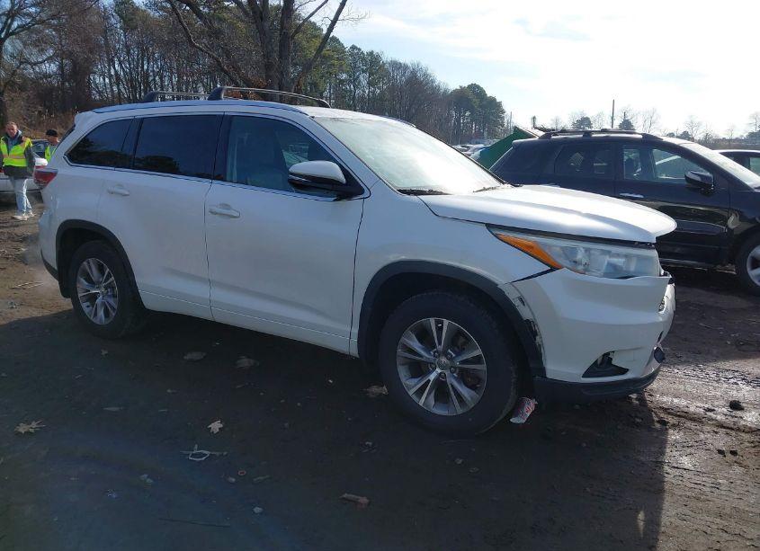 2015 Toyota Highlander XLE V6 (VIN 5TDJKRFH6FS128314) main photo