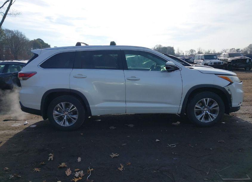Photo 13 of 2015 Toyota Highlander XLE V6 (VIN 5TDJKRFH6FS128314)