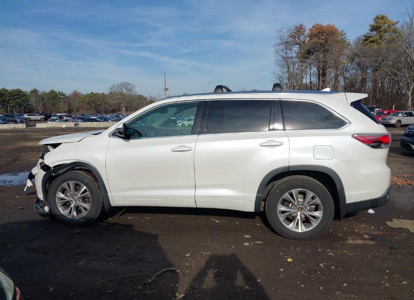 Photo 14 of 2015 Toyota Highlander XLE V6 (VIN 5TDJKRFH6FS128314)