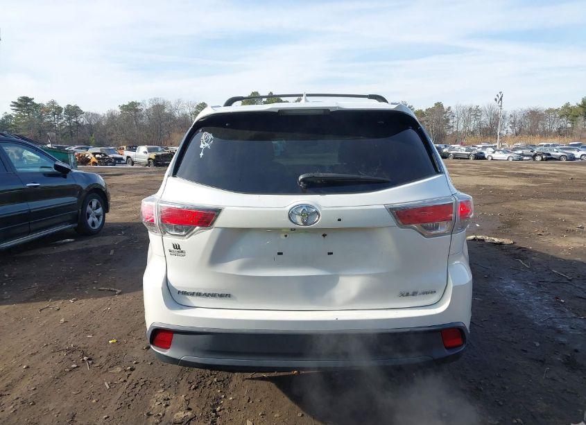 Photo 16 of 2015 Toyota Highlander XLE V6 (VIN 5TDJKRFH6FS128314)
