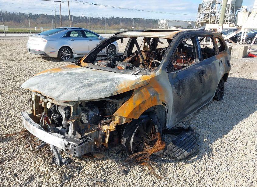 Photo 2 of 2015 Toyota Highlander XLE V6 (VIN 5TDJKRFH6FS162785)