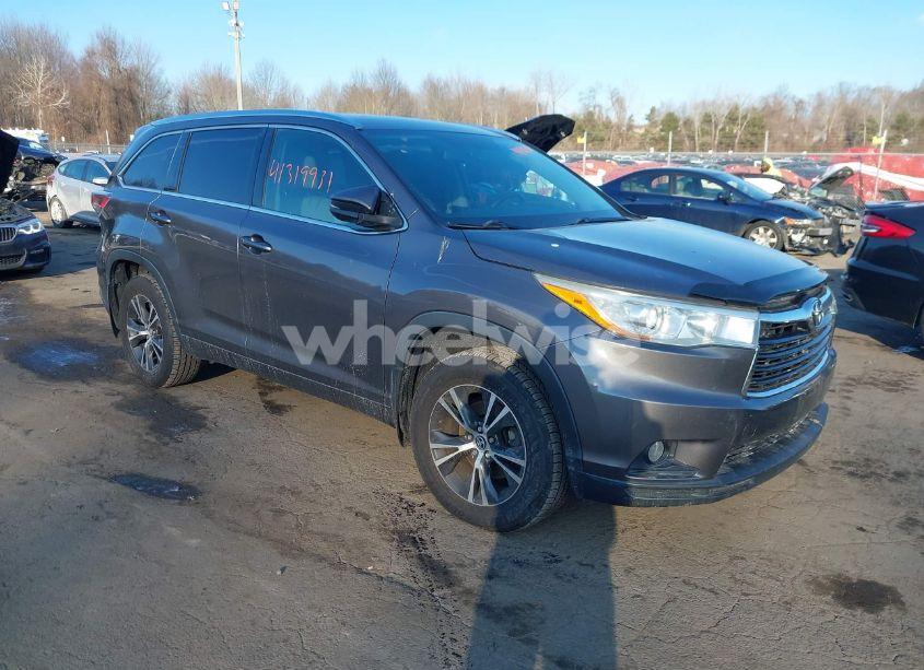 2016 Toyota Highlander XLE V6 (VIN 5TDJKRFH6GS224820) main photo