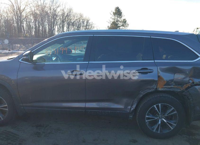 Photo 14 of 2016 Toyota Highlander XLE V6 (VIN 5TDJKRFH6GS224820)