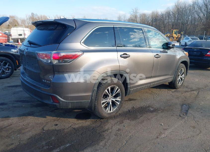 Photo 4 of 2016 Toyota Highlander XLE V6 (VIN 5TDJKRFH6GS224820)
