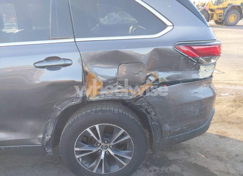 Photo 6 of 2016 Toyota Highlander XLE V6 (VIN 5TDJKRFH6GS224820)