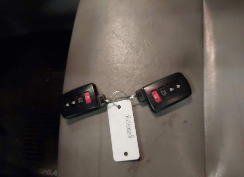 Photo 11 of 2016 Toyota Highlander XLE V6 (VIN 5TDJKRFH6GS257607)