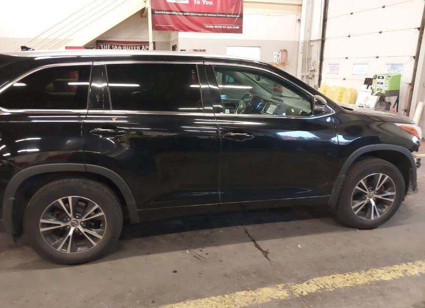 Photo 14 of 2016 Toyota Highlander XLE V6 (VIN 5TDJKRFH6GS257607)