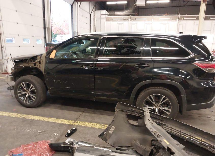Photo 15 of 2016 Toyota Highlander XLE V6 (VIN 5TDJKRFH6GS257607)