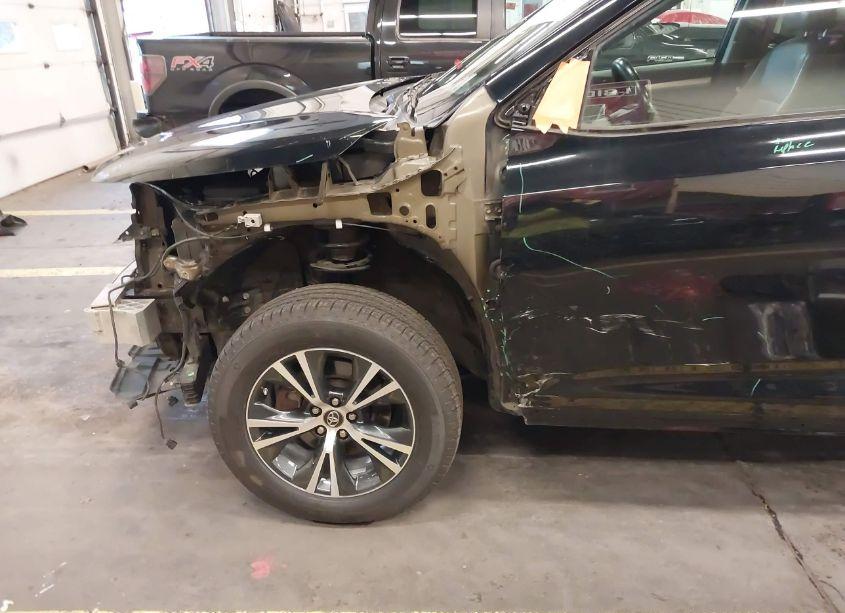 Photo 18 of 2016 Toyota Highlander XLE V6 (VIN 5TDJKRFH6GS257607)