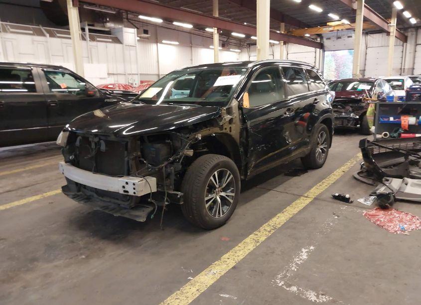 Photo 2 of 2016 Toyota Highlander XLE V6 (VIN 5TDJKRFH6GS257607)