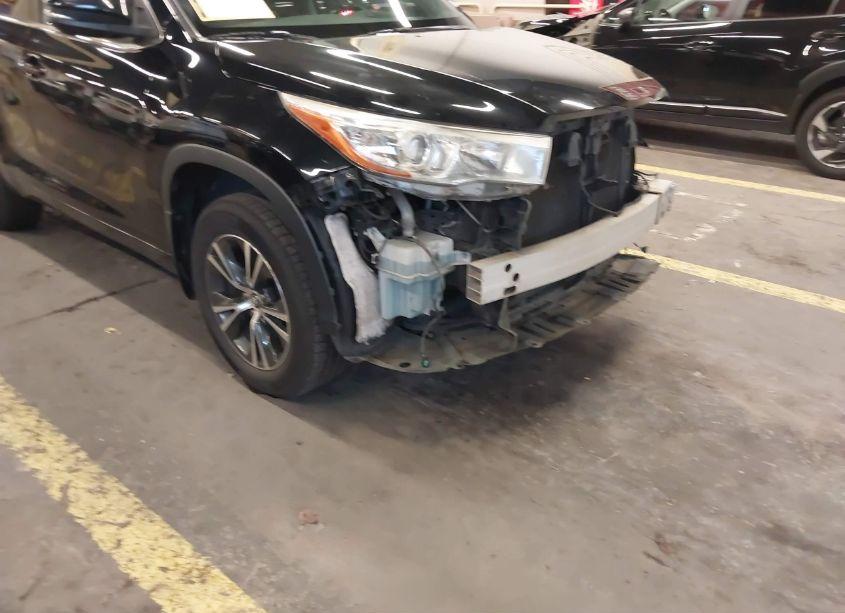Photo 22 of 2016 Toyota Highlander XLE V6 (VIN 5TDJKRFH6GS257607)