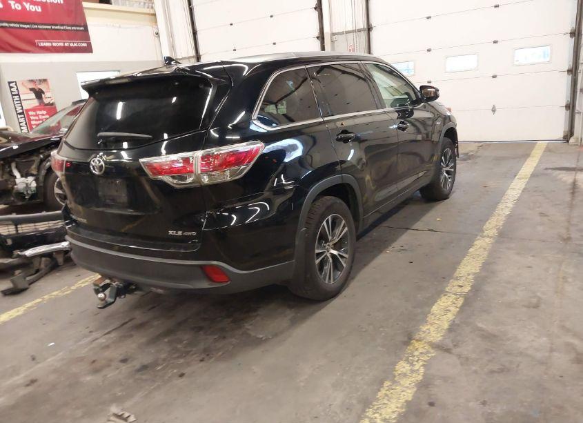 Photo 4 of 2016 Toyota Highlander XLE V6 (VIN 5TDJKRFH6GS257607)