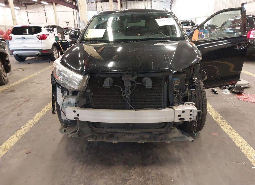 Photo 6 of 2016 Toyota Highlander XLE V6 (VIN 5TDJKRFH6GS257607)