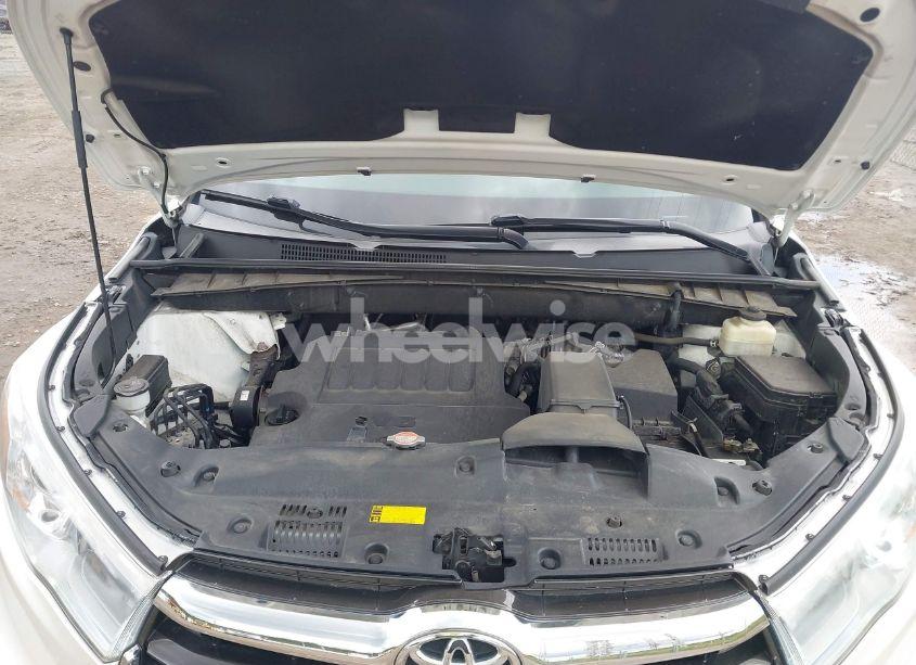 Photo 10 of 2016 Toyota Highlander XLE V6 (VIN 5TDJKRFH6GS260362)