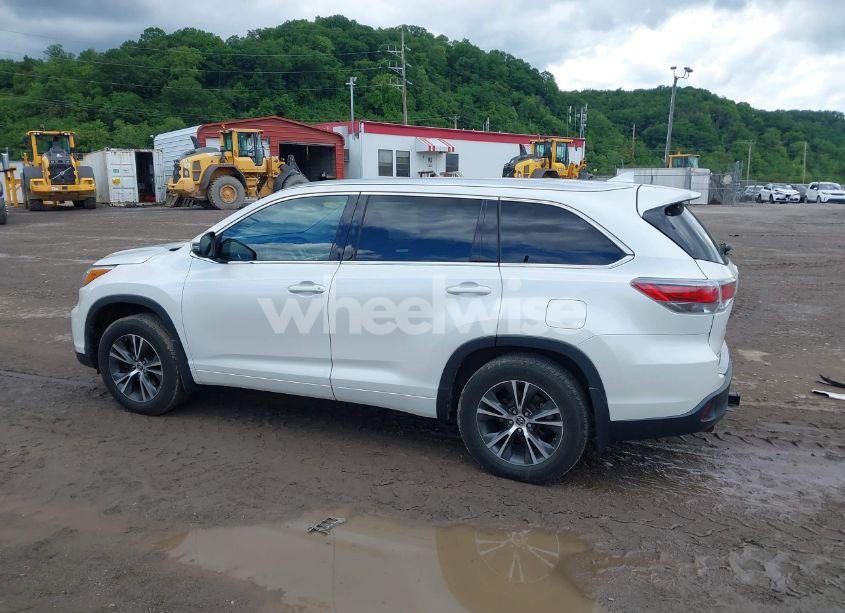 Photo 15 of 2016 Toyota Highlander XLE V6 (VIN 5TDJKRFH6GS260362)