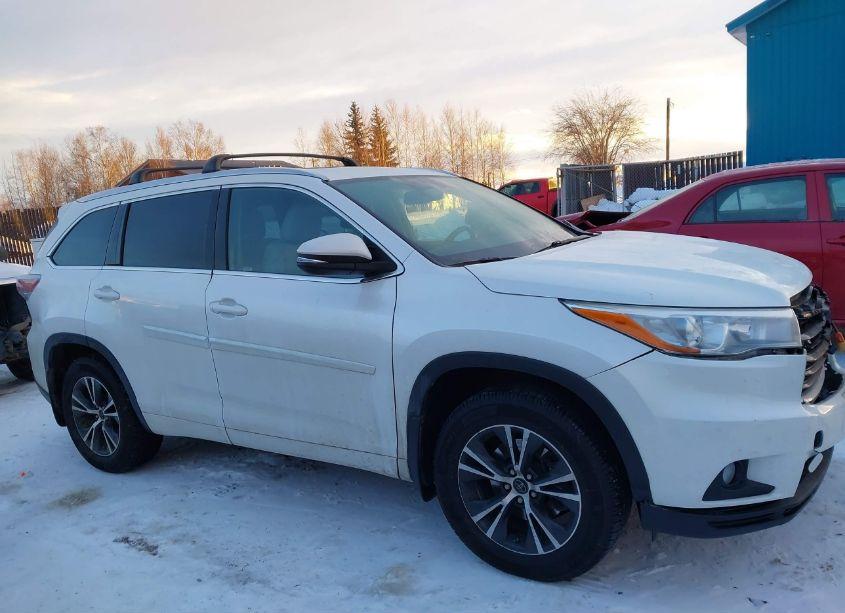 Photo 13 of 2016 Toyota Highlander XLE V6 (VIN 5TDJKRFH6GS311245)