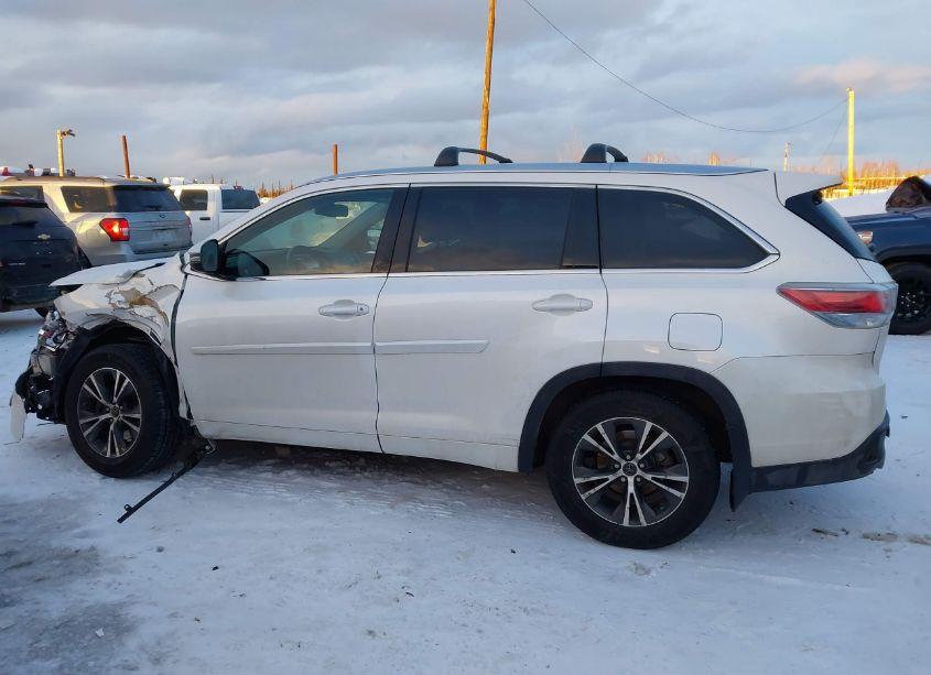 Photo 14 of 2016 Toyota Highlander XLE V6 (VIN 5TDJKRFH6GS311245)