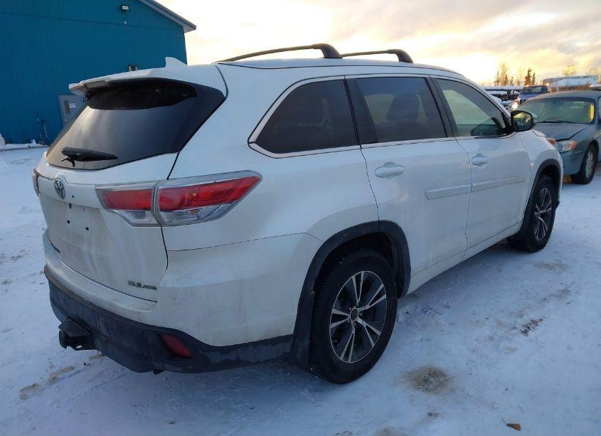 Photo 4 of 2016 Toyota Highlander XLE V6 (VIN 5TDJKRFH6GS311245)