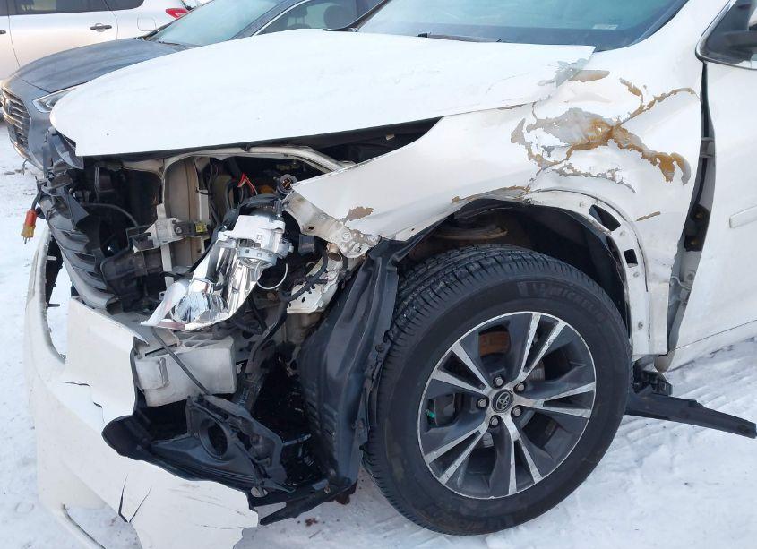 Photo 6 of 2016 Toyota Highlander XLE V6 (VIN 5TDJKRFH6GS311245)