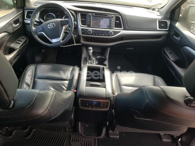 Photo 4 of 2016 TOYOTA HIGHLANDER XLE (VIN 5TDJKRFH6GS311990)