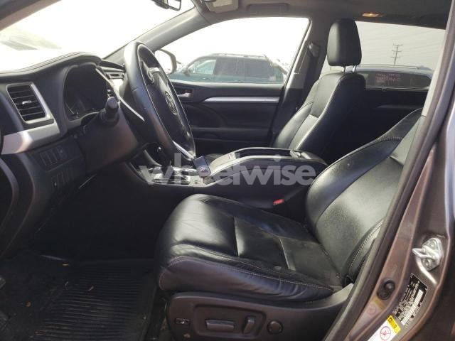 Photo 5 of 2016 TOYOTA HIGHLANDER XLE (VIN 5TDJKRFH6GS311990)