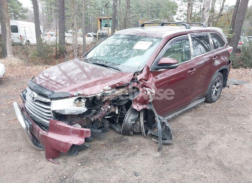 Photo 2 of 2016 Toyota Highlander XLE V6 (VIN 5TDJKRFH6GS316123)
