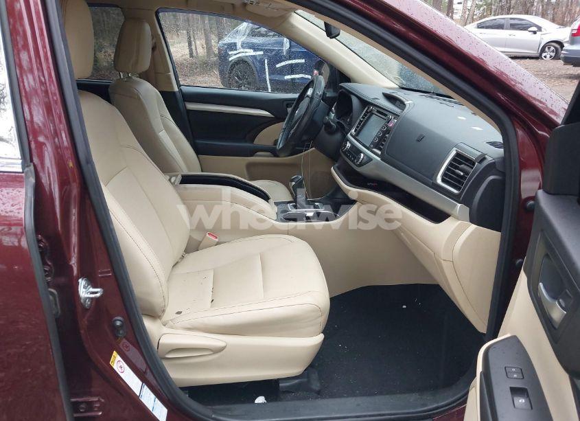 Photo 5 of 2016 Toyota Highlander XLE V6 (VIN 5TDJKRFH6GS316123)